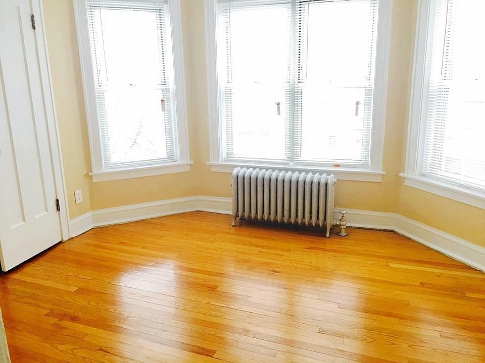 1st image of 1718 E 70th St #3