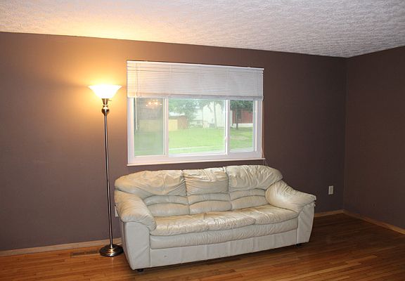 4th image of 1241 Belle Meade Pl