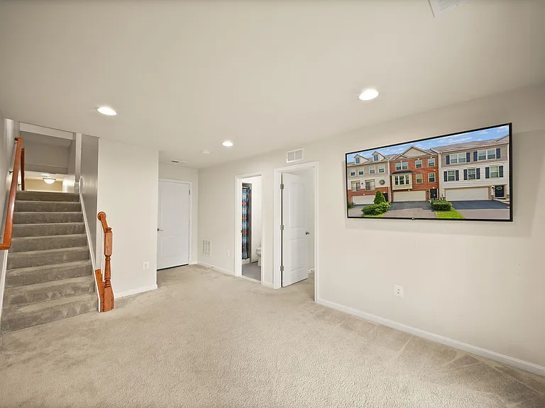 1439 Occoquan Heights Ct — Photo 42
