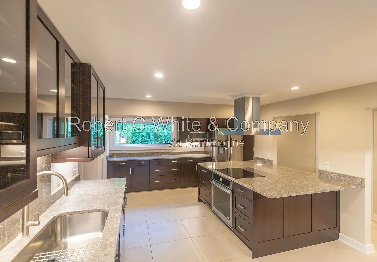 3 bed, 2.5 bath, 2448 sqft, $3,540 — Photo 3