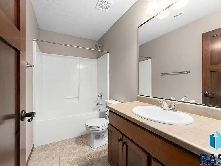 3005 E Buckingham St #3005 — Photo 11