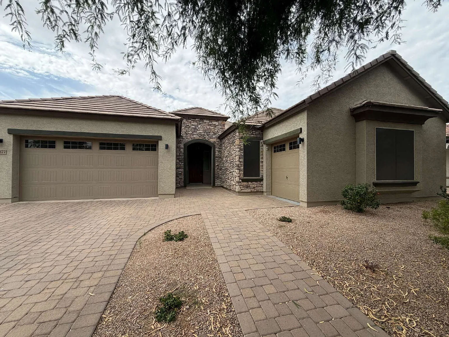 4 bed, 3.0 bath, 2482 sqft, $4,095 — Photo 3