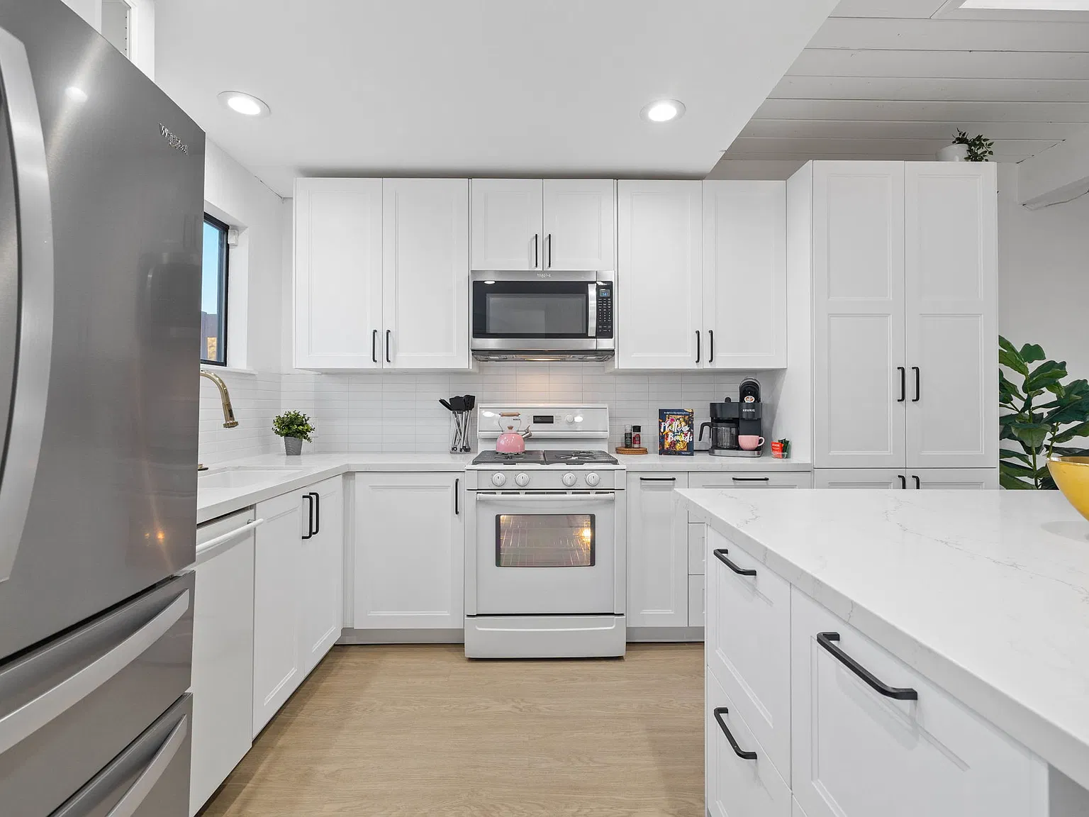 3 bed, 1205 sqft, $7,350 — Photo 4