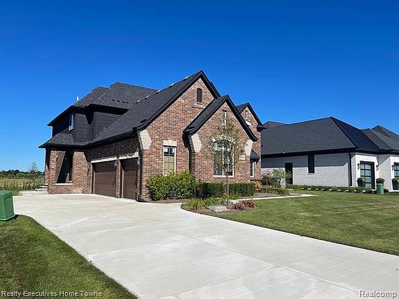 4th image of 54805 Black Hills Ln