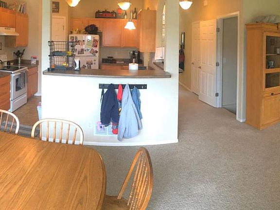 Kitchen/dining/living area