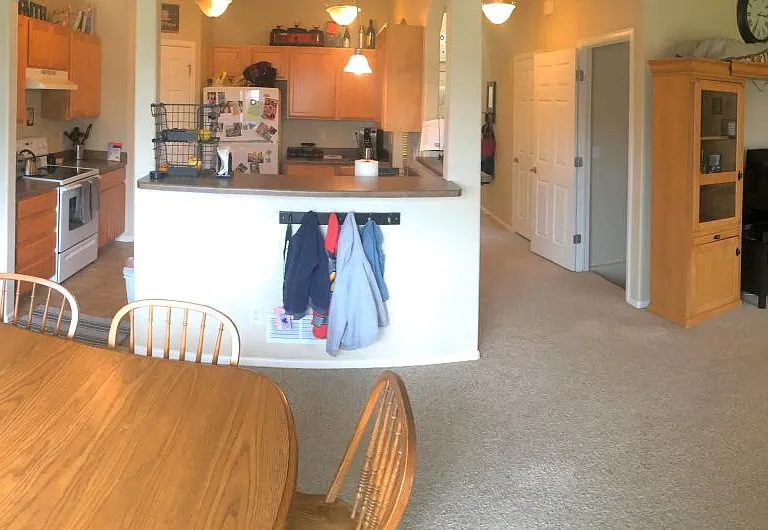 Kitchen/dining/living area