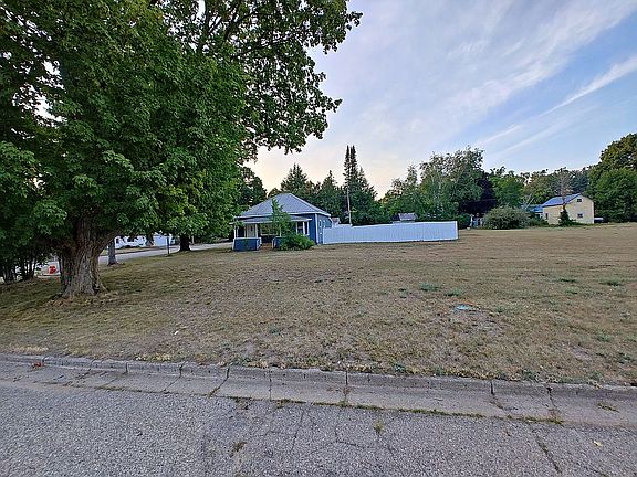 3rd image of 301 E Angel Ave