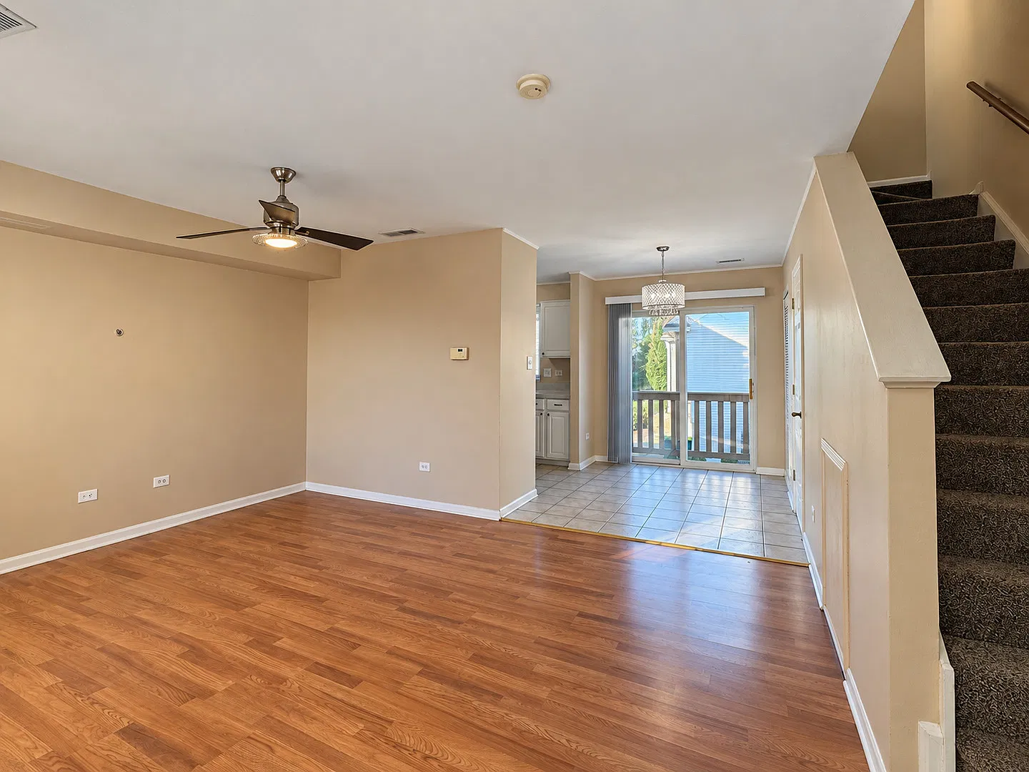 2 bed, 1.5 bath, 989 sqft, $2,200 — Photo 3