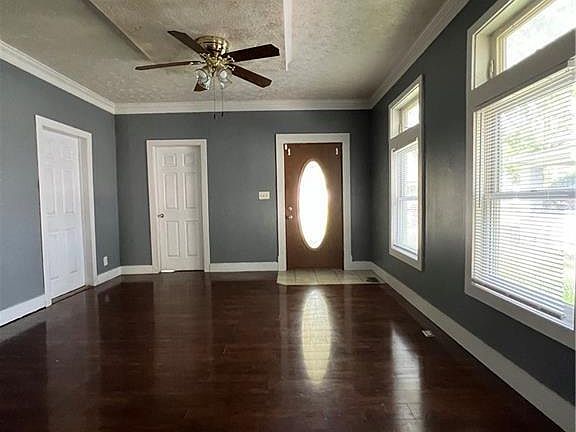 3rd image of 1835 Koehne St