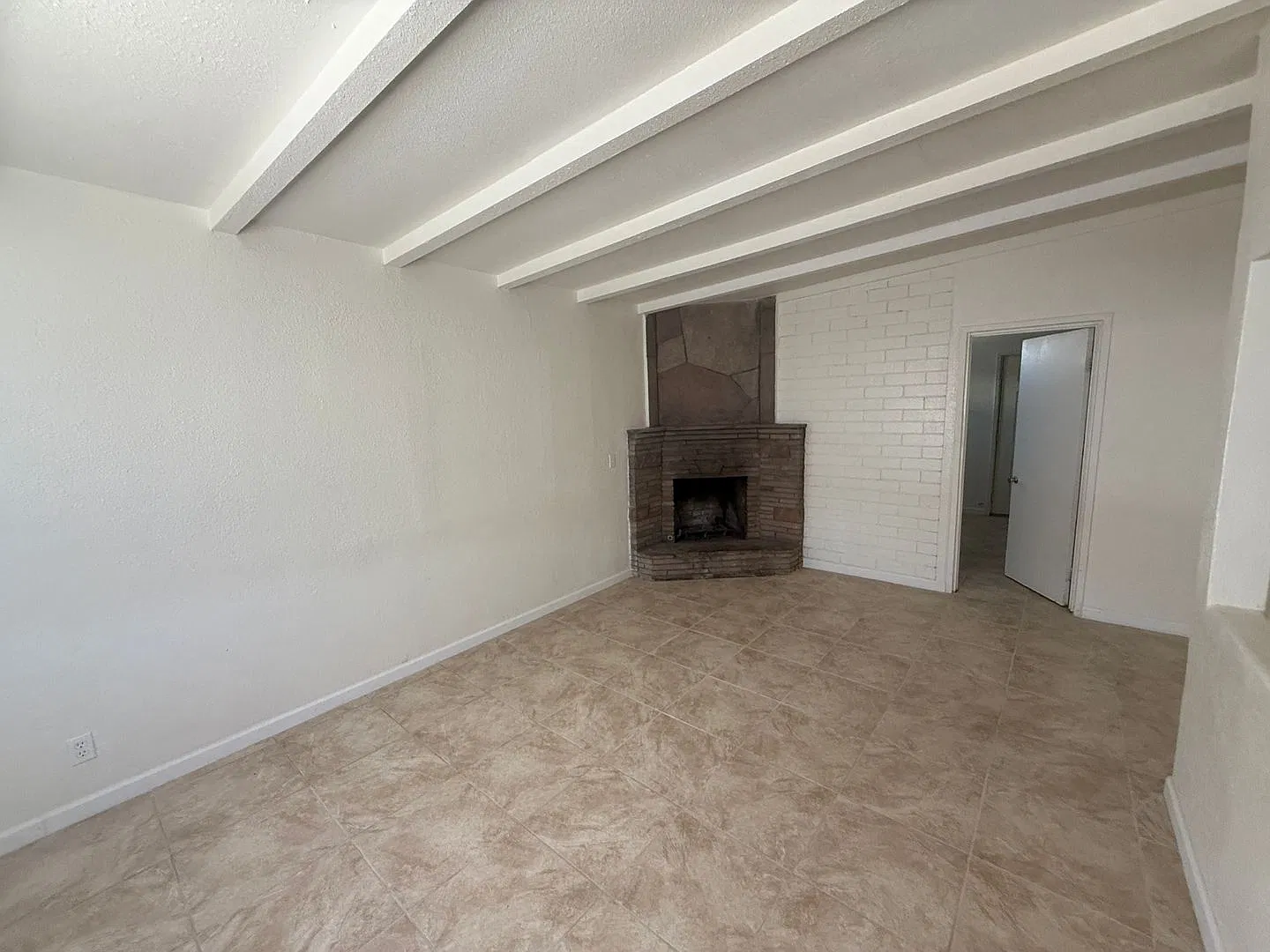 Desert View Apartments — Photo 3