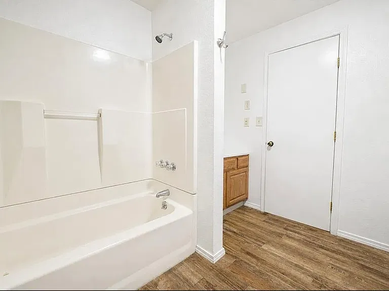 2433 SE 15th St — Photo 12