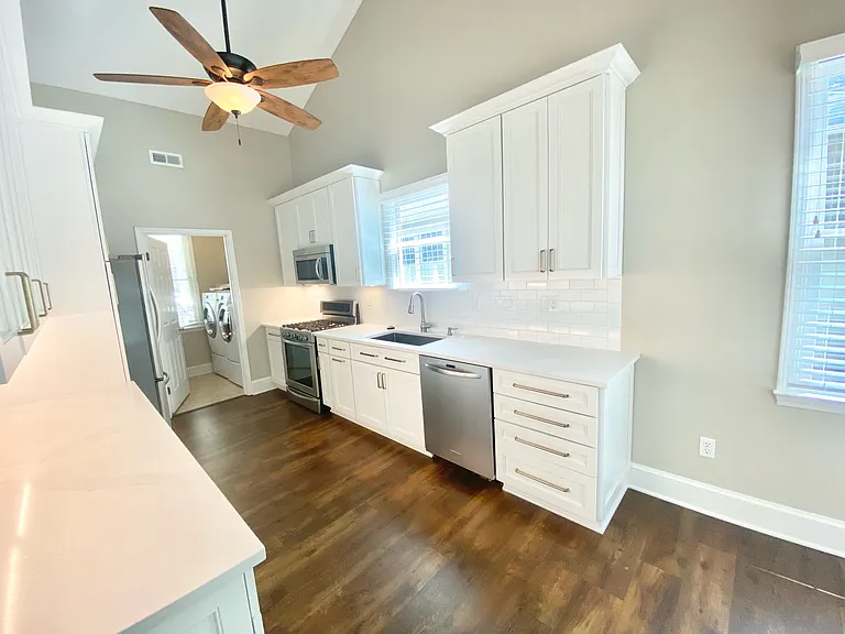 416 E Tremont Ave — Photo 13