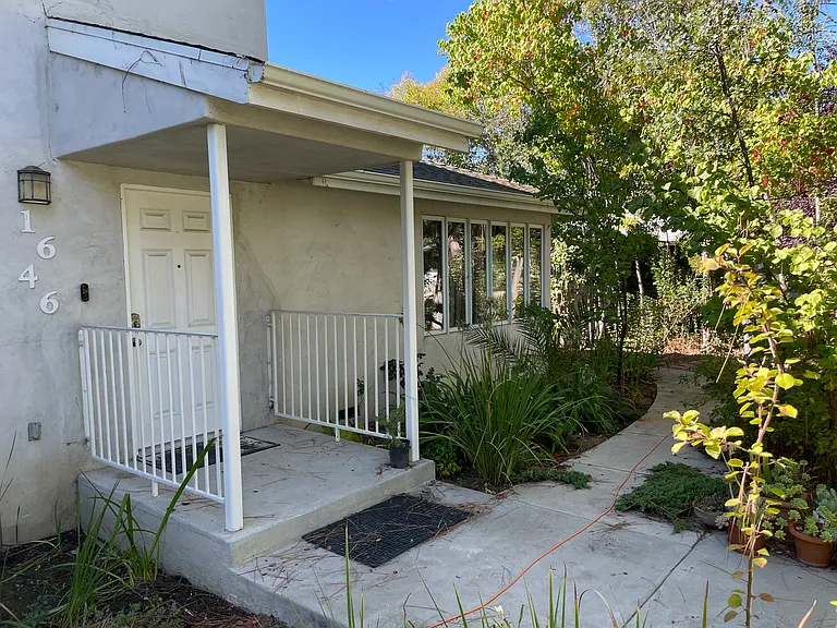 1646 Maple Ave — Photo 3