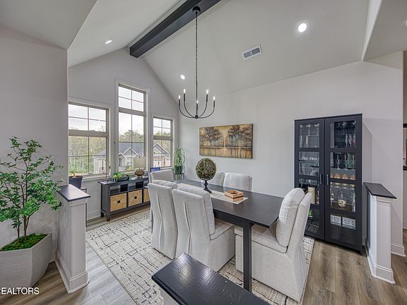 4th image of 224 Seminole Cir