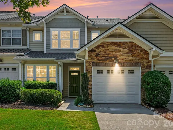 567 Pine Links Dr, Tega Cay, SC 29708