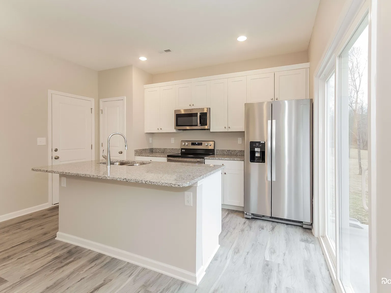 3 bed, 2.5 bath, 1619 sqft, $2,230 — Photo 4
