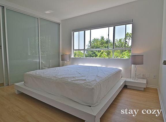 4th image of 940 Larrabee St #306A