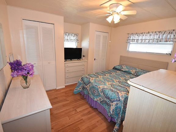 4th image of 147 Cypress Ln W