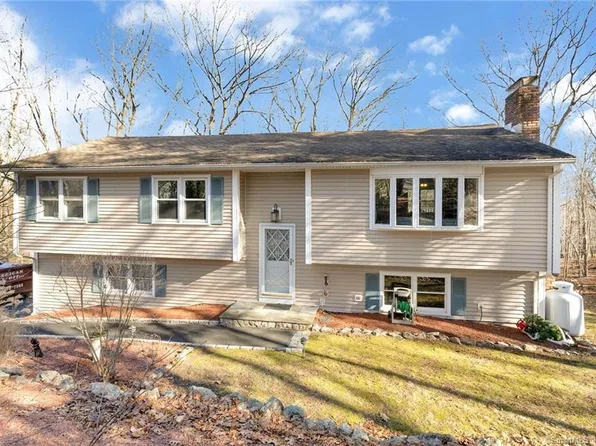 23 Cedar Hill Road, Newtown, CT 06470