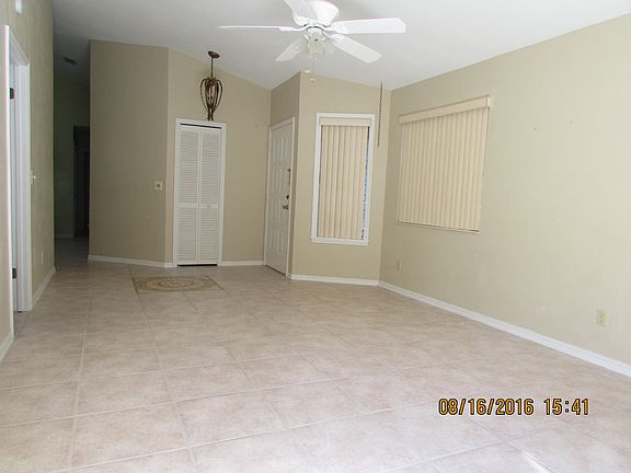3rd image of 911 Stonybrook Cir