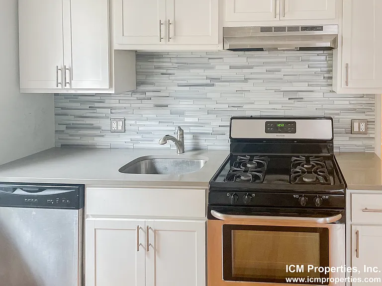 851 W Wellington Ave #1 — Photo 4