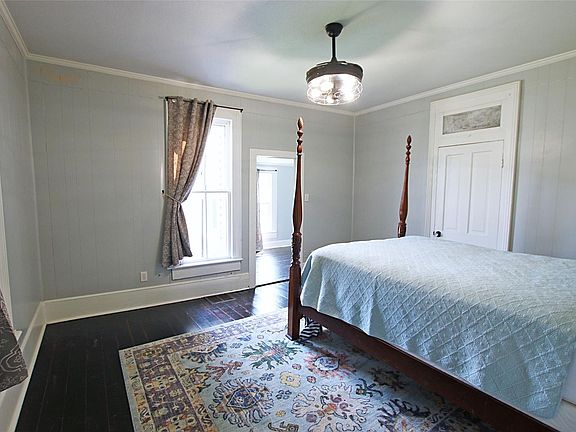 3rd image of 453 E Marshall Dr