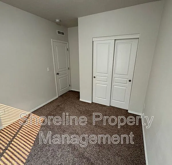 511 Diamond Lake St — Photo 95