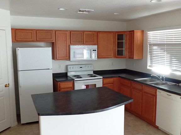 5th image of 3416 S 93rd Ln