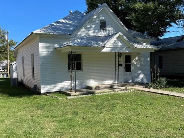 806 S Garfield Ave, Chanute, KS 66720