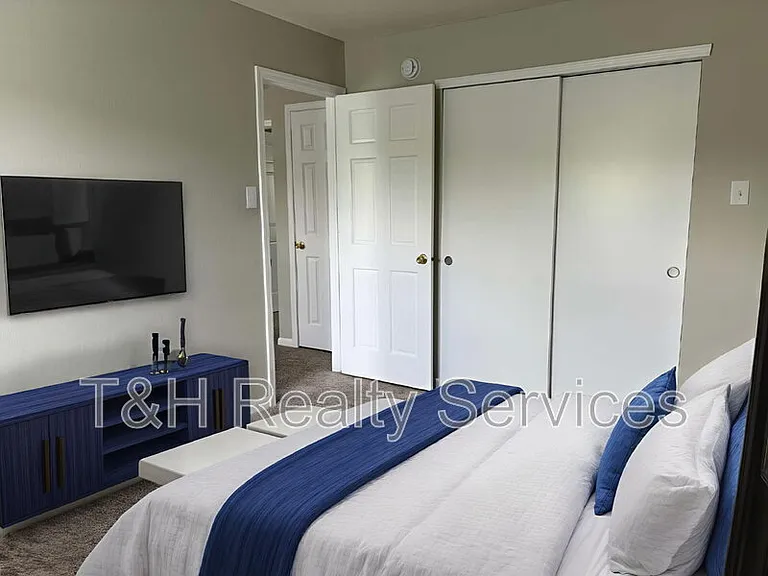 14928 Drayton Dr — Photo 19