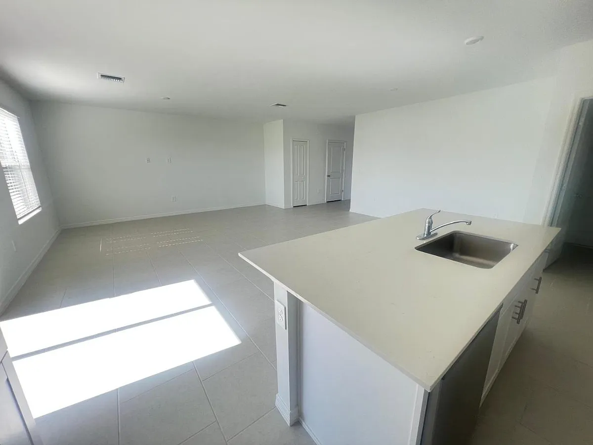 Property Photo - 19550 Fairhill Ct