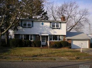 270 Hill St, Mineola, NY 11501