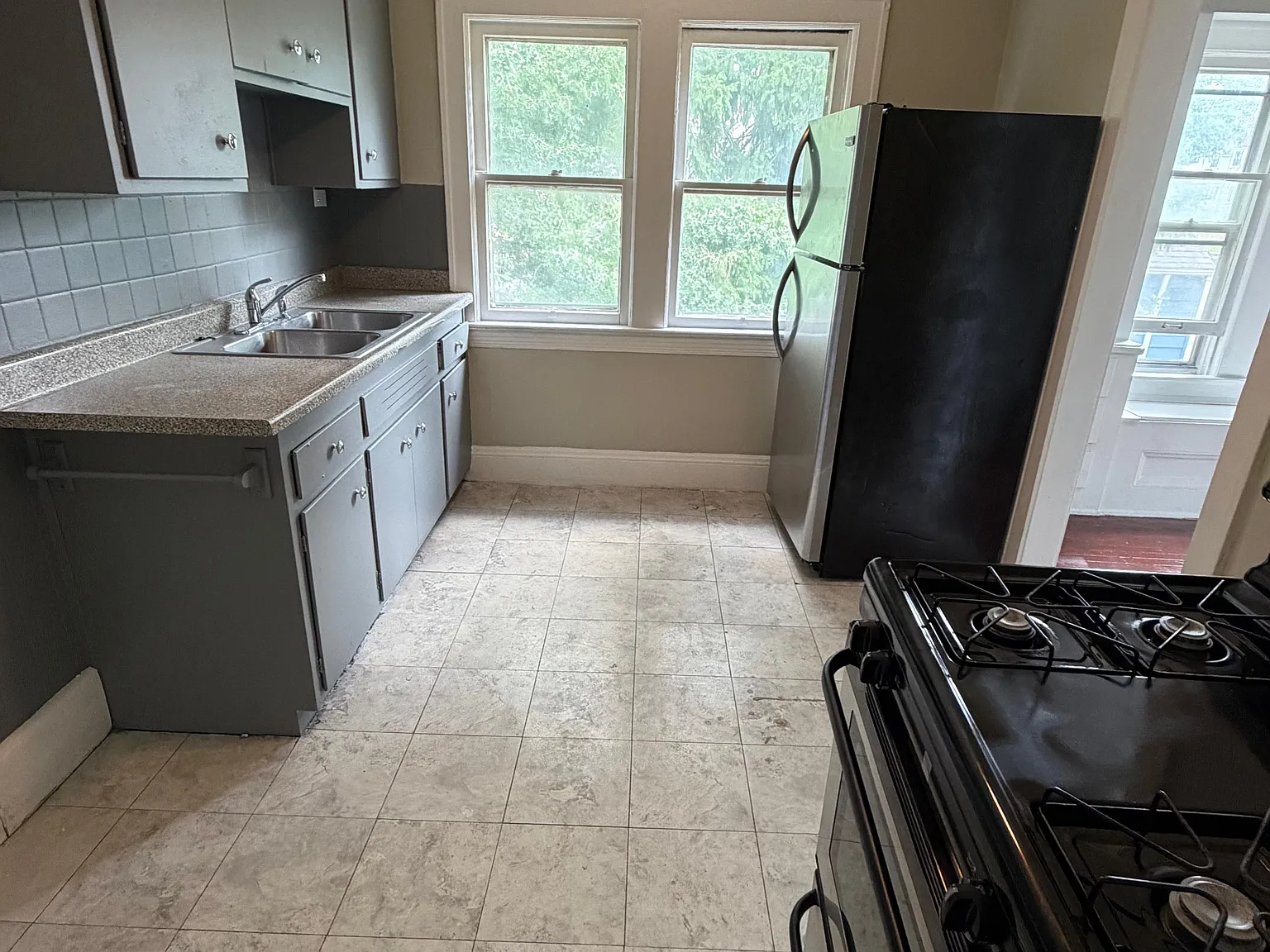2 bed, 2048 sqft, $1,295 — Photo 4