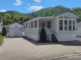 21 Strollers Ln, Waynesville, NC 28785