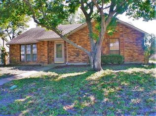 1052 Granite Ln, Desoto, TX 75115