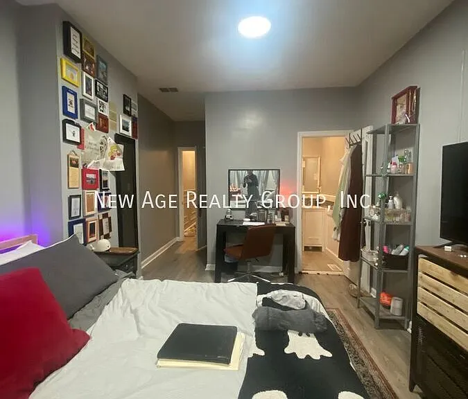 1717 Fontain St — Photo 8