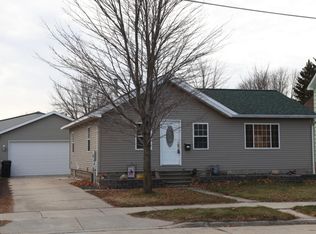 1004 8th Ave SE, Austin, MN 55912