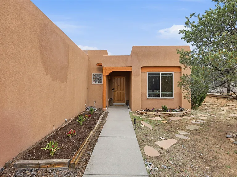 3224 Nizhoni Dr — Photo 3