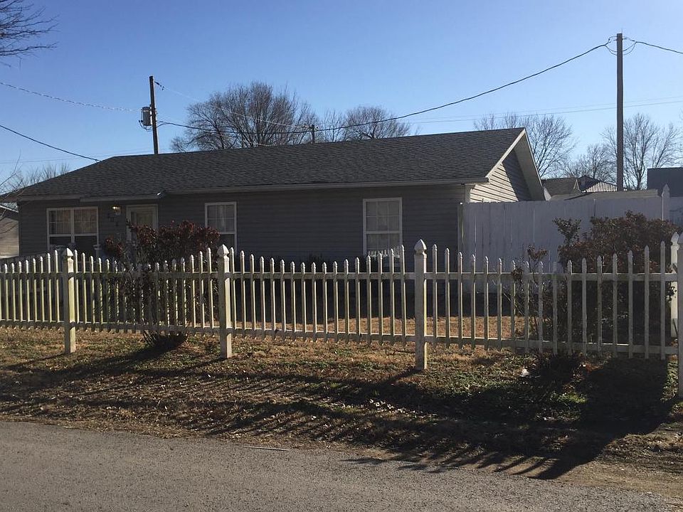 1st image of 208 E Choctaw St