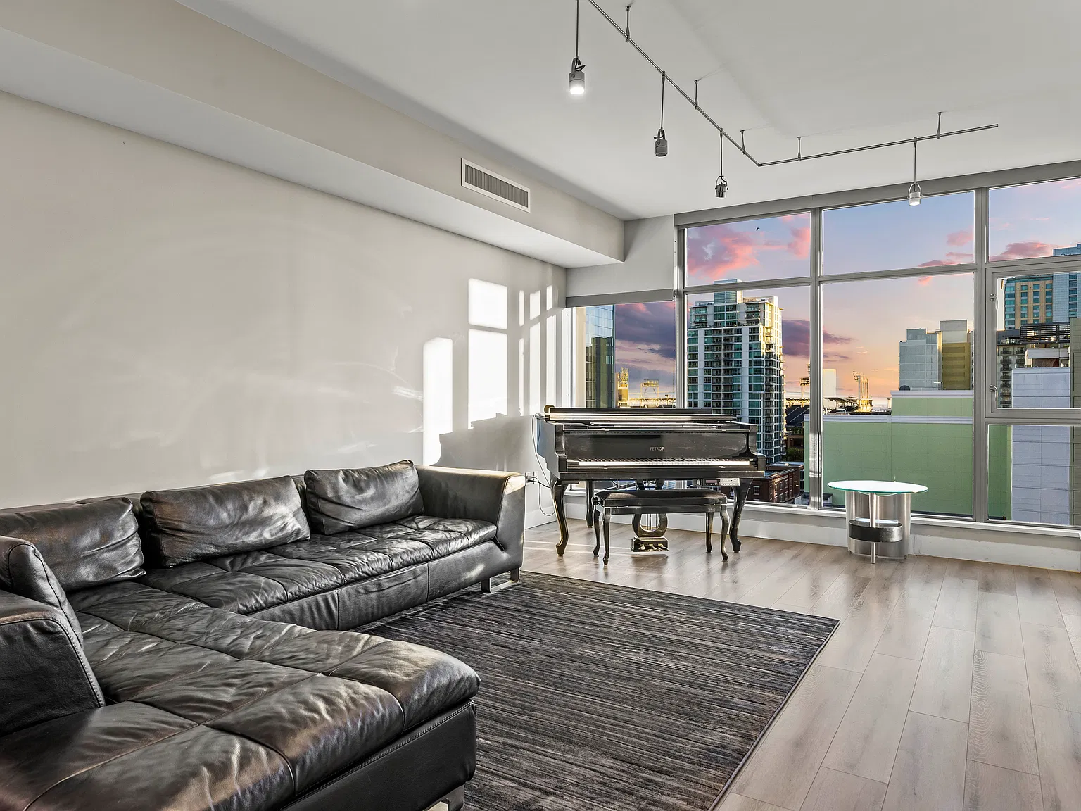 2 bed, 1144 sqft, $5,500 — Photo 2