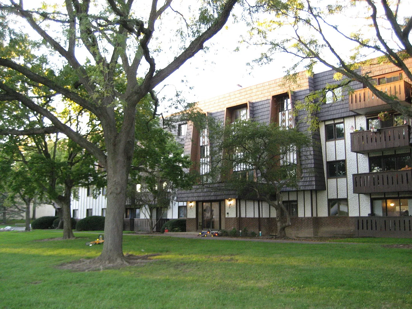 2 bed, 1185 sqft, $1,995 — Photo 2
