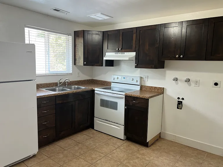 648 S 950 W — Photo 5