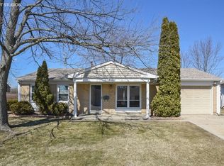 400 Arnold Ave, Streamwood, IL 60107