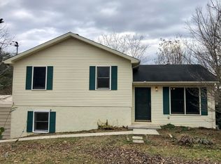 122 Cecil Stockton Ln, Livingston, TN 38570