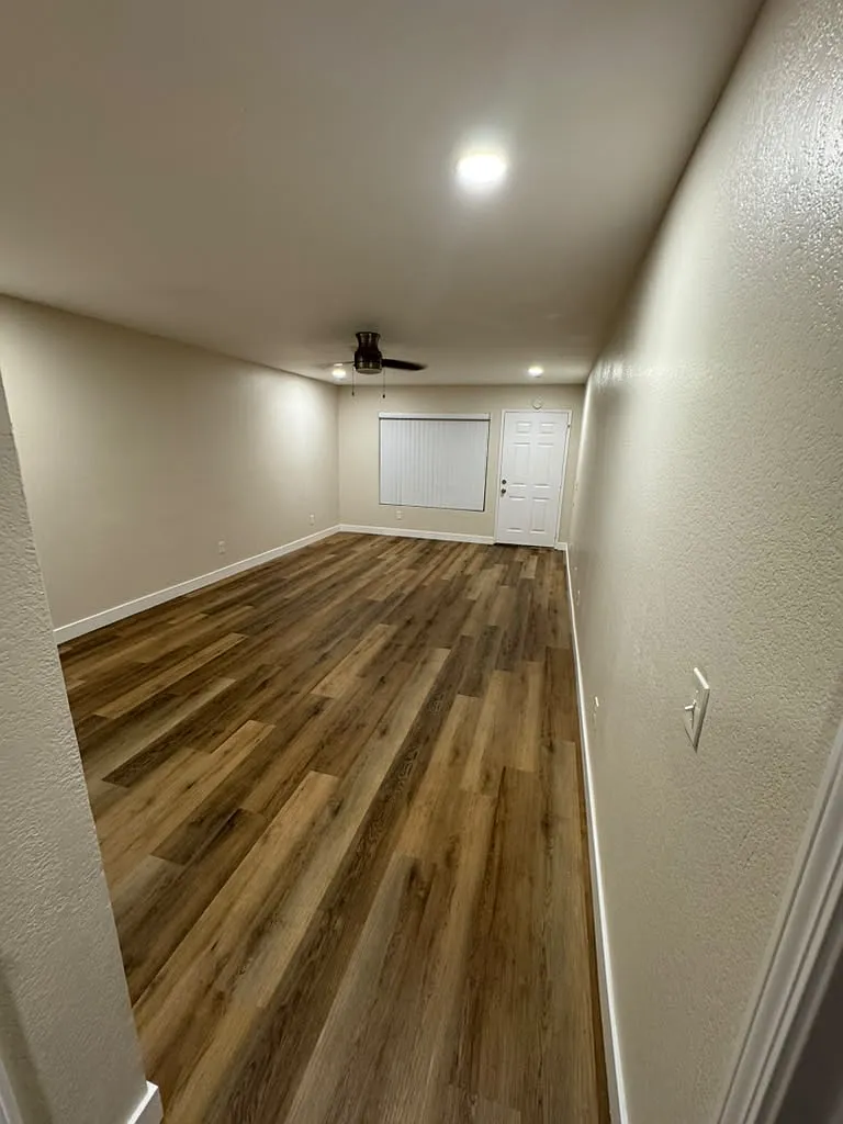 3 bed, 2.5 bath, 1700 sqft, $3,300 — Photo 4
