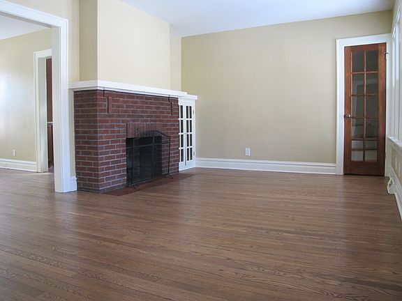 4th image of 227 W School St