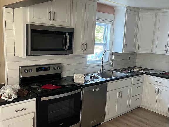 4th image of 906 N Lincoln Ave