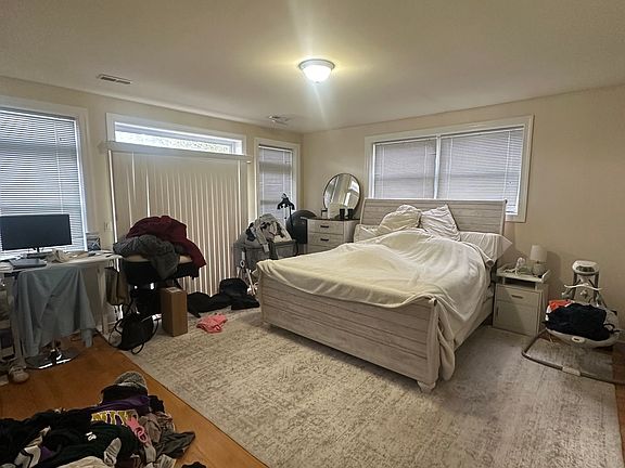 2nd image of 2000 W Warren Blvd #2SW