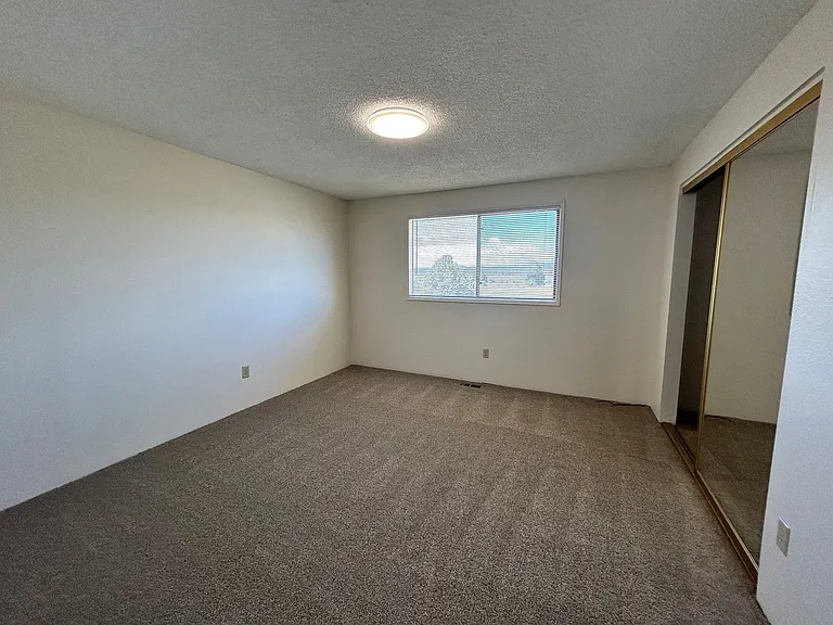 834 Homedale Rd — Photo 21