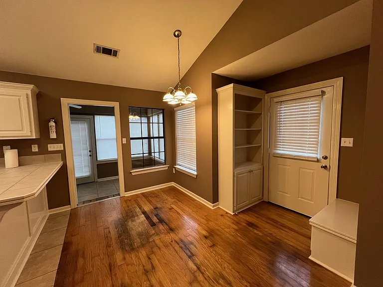 9240 & 9250 Lockhart Rd — Photo 27